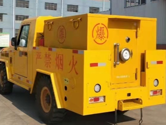 凤翔凯龙爆破器材运输车：保障爆破任务的安全运行