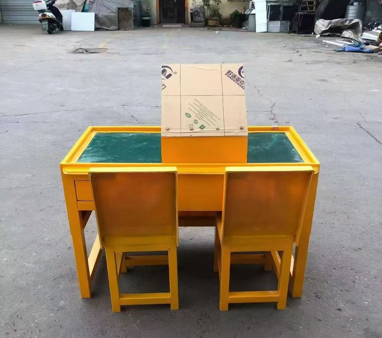 凤翔防静电导通桌井下煤矿火工品发放桌：危险品流转的安全守护者